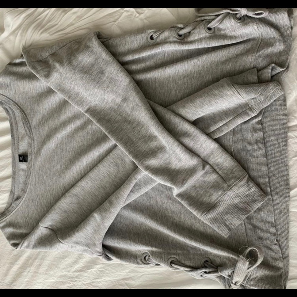 Sweatshirt with Ties
